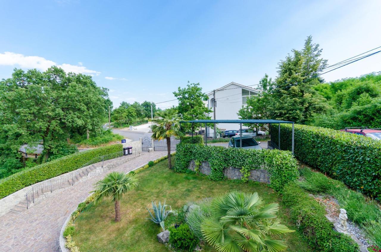 Apartments Marijana Ičići Exteriör bild