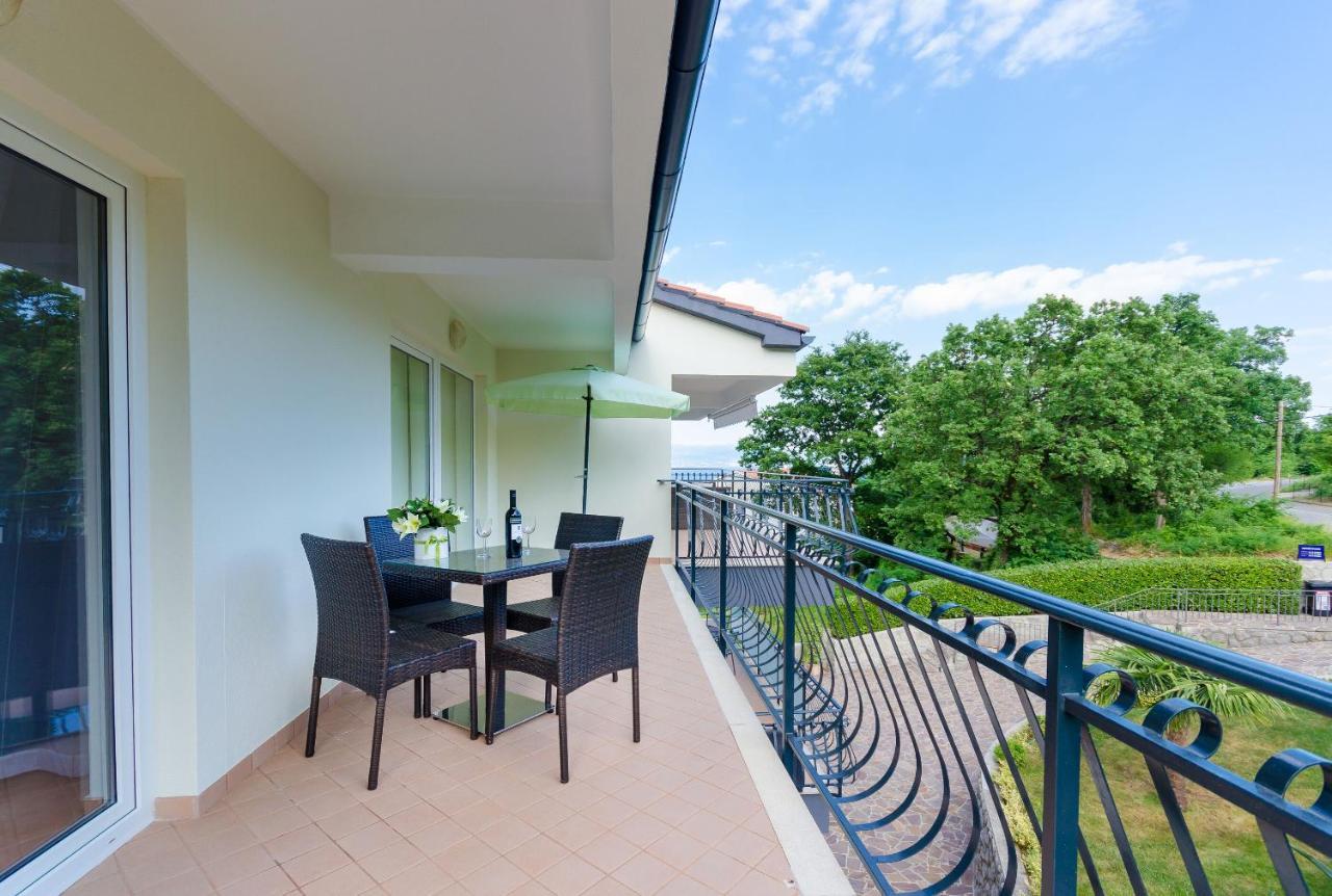 Apartments Marijana Ičići Exteriör bild