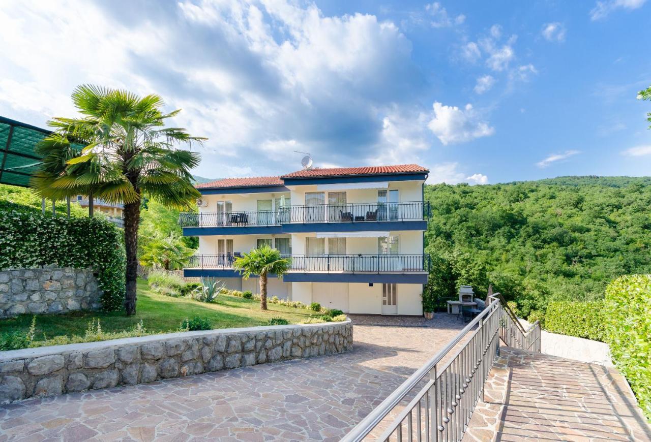 Apartments Marijana Ičići Exteriör bild